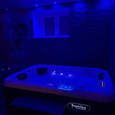 Romantic With Private Jacuzzi Apartamento